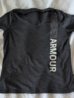Under Armour Womens Charcoal V-Neck Tee with Vertical Logo